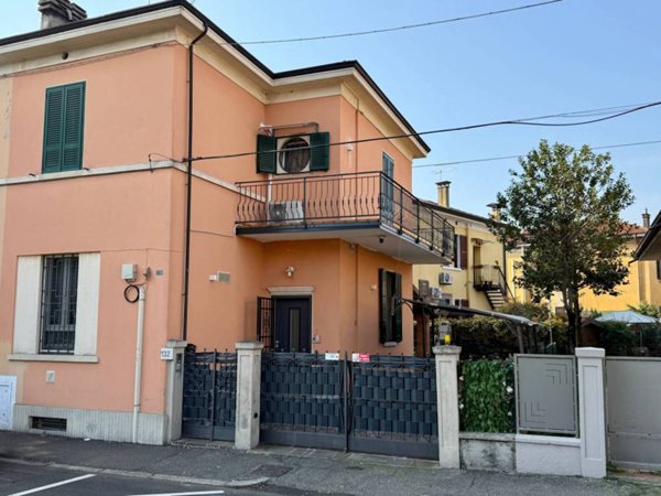 casa indipendente in vendita a Brescia in zona Volta