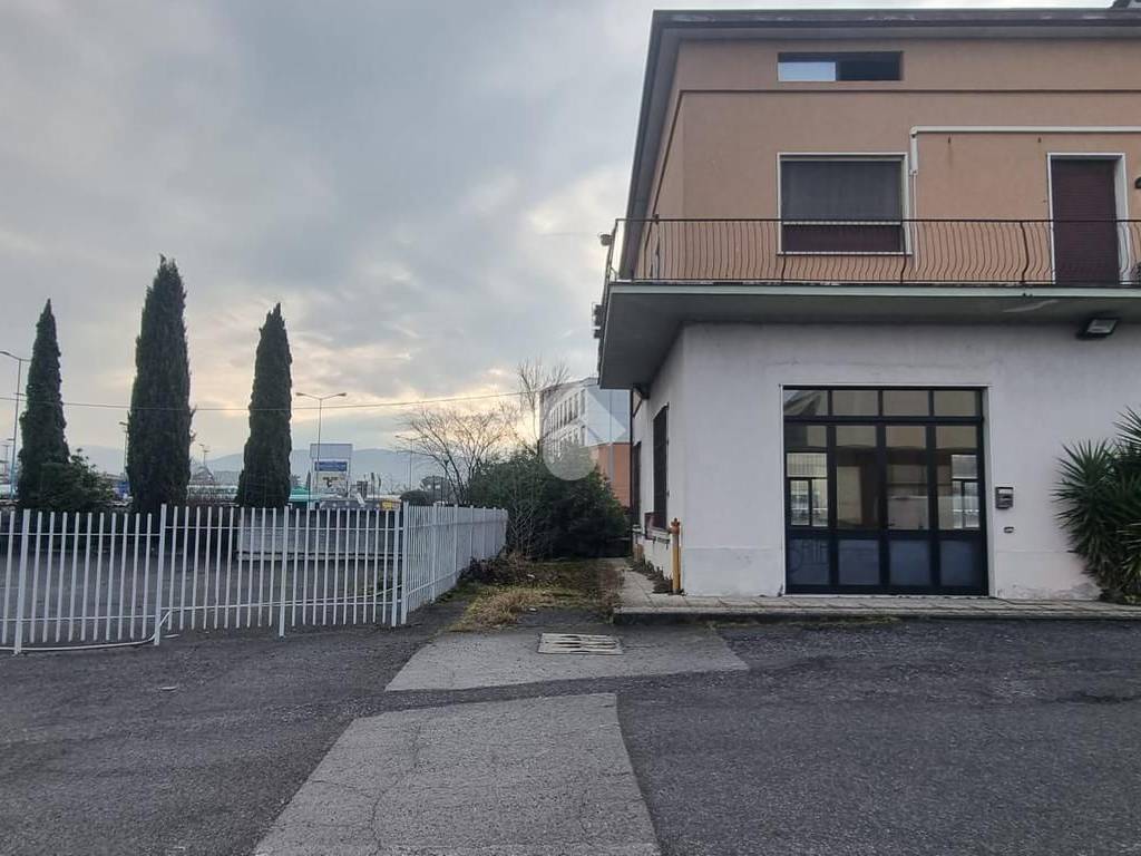 locale commerciale in vendita a Brescia in zona Chiusure