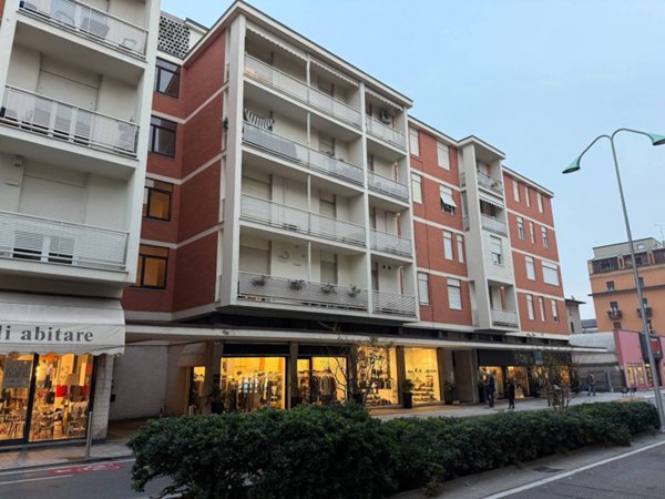 locale commerciale in vendita a Brescia in zona Volta