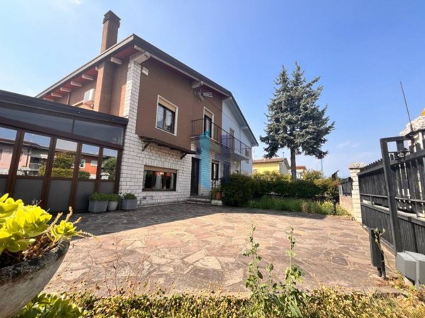 casa indipendente in vendita a Brescia in zona Volta