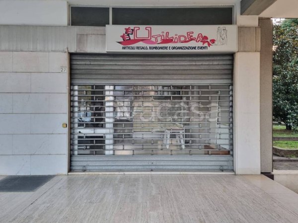 negozio in vendita a Brescia in zona Mompiano