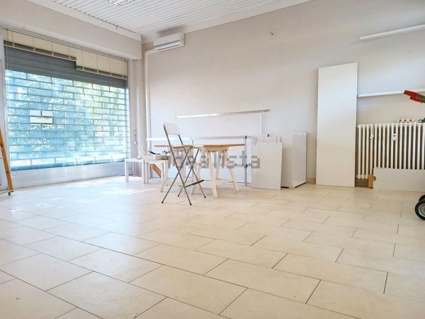 negozio in vendita a Brescia in zona Mompiano