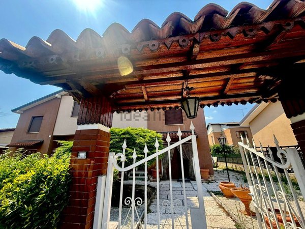 casa indipendente in vendita a Brescia in zona Villaggio Prealpino
