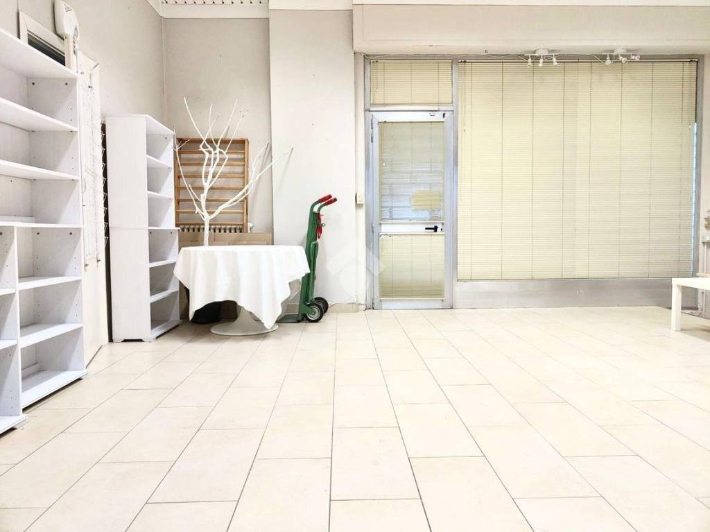 negozio in vendita a Brescia in zona Mompiano