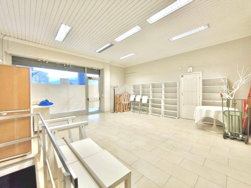 negozio in vendita a Brescia in zona Mompiano