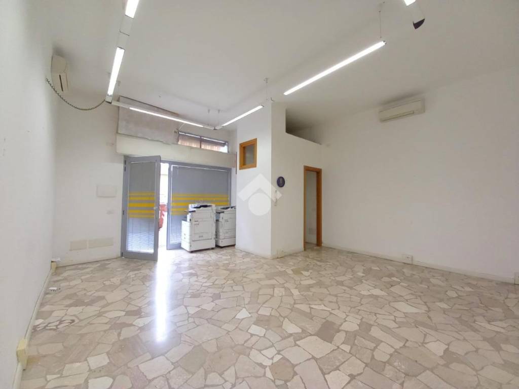ufficio in vendita a Brescia in zona Crocifissa di Rosa