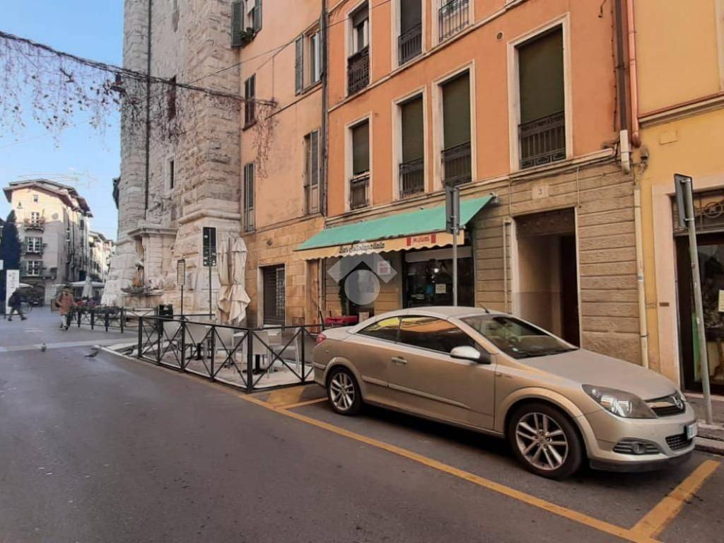 negozio in vendita a Brescia in zona Centro Storico