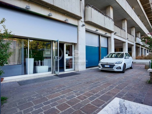 negozio in vendita a Brescia in zona Volta
