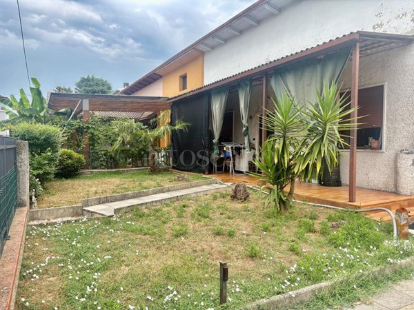 villa in vendita a Brescia in zona Villaggio Sereno