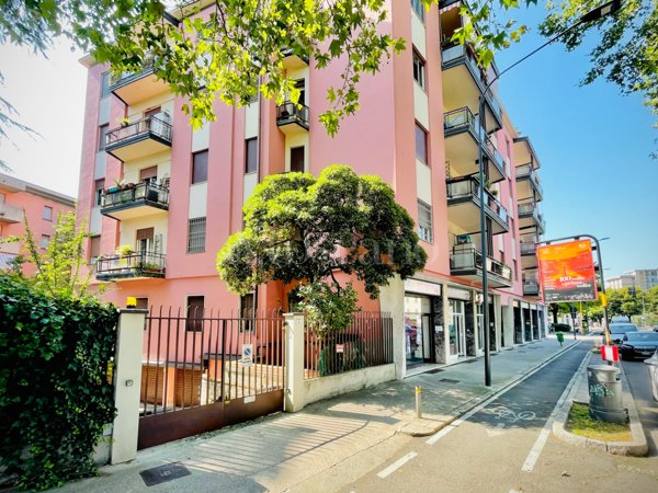 casa indipendente in vendita a Brescia in zona Borgo Trento