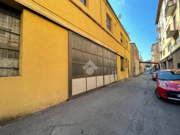 locale commerciale in vendita a Brescia in zona Villaggio Prealpino