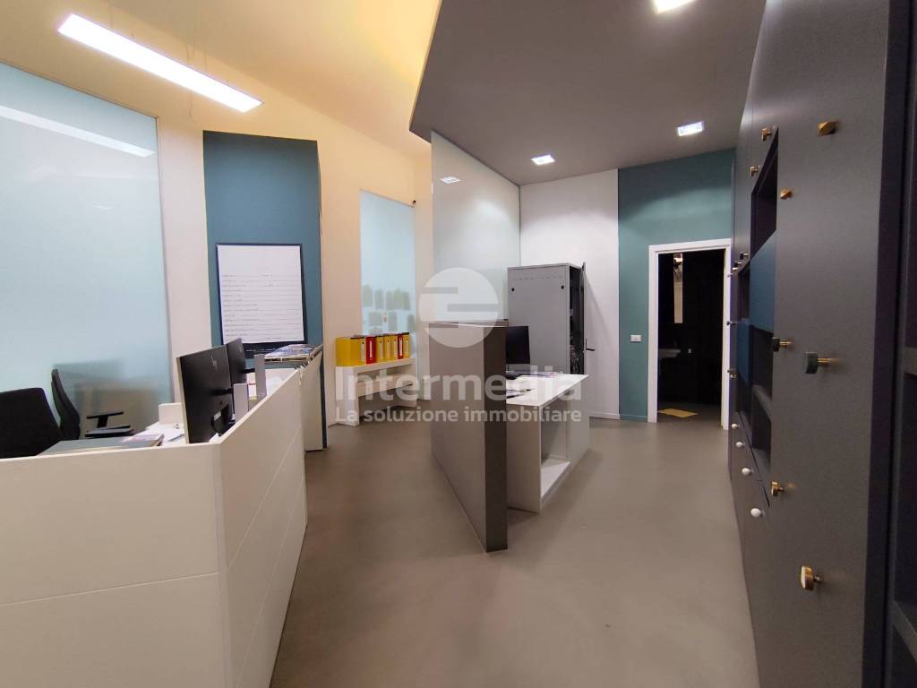 ufficio in vendita a Brescia in zona Volta