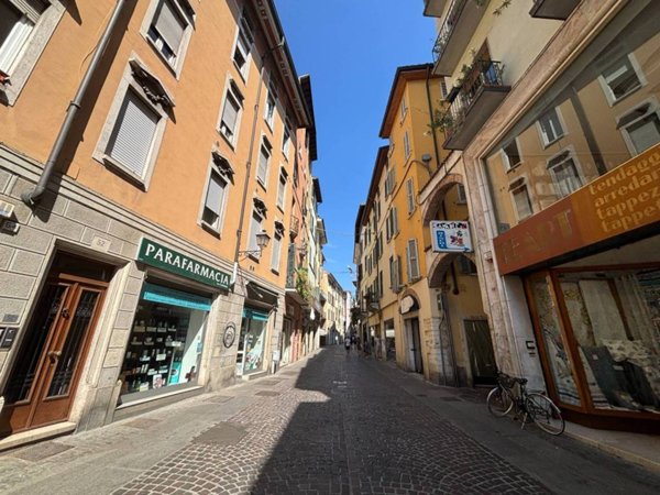 negozio in vendita a Brescia in zona Centro Storico