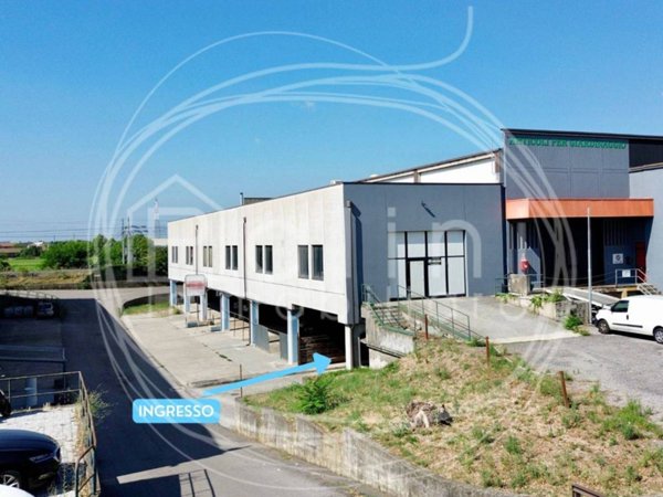locale commerciale in vendita a Brescia in zona Sant'Eufemia