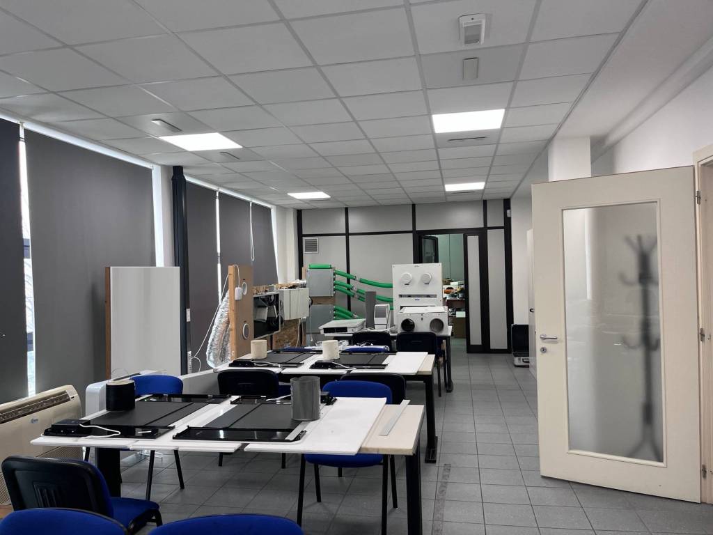 capannone in vendita a Brescia in zona Caionvico