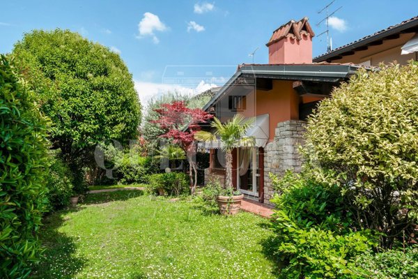 casa indipendente in vendita a Brescia in zona Caionvico