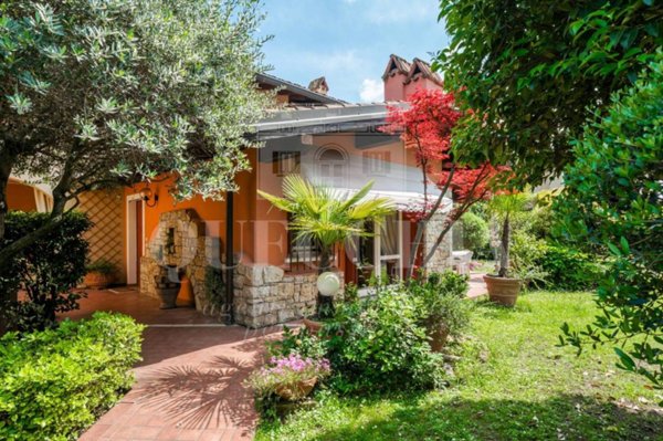 casa indipendente in vendita a Brescia in zona Caionvico