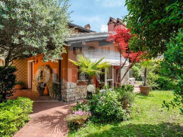 casa indipendente in vendita a Brescia in zona Caionvico