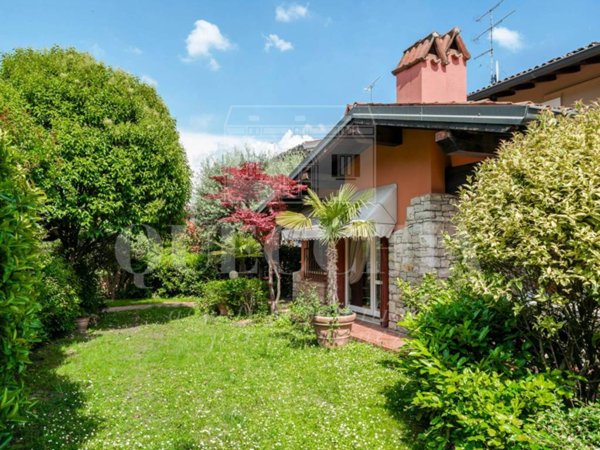 casa indipendente in vendita a Brescia in zona Caionvico