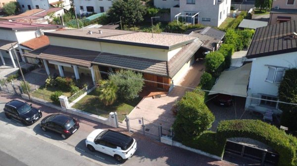 casa indipendente in vendita a Brescia in zona Urago/Mella