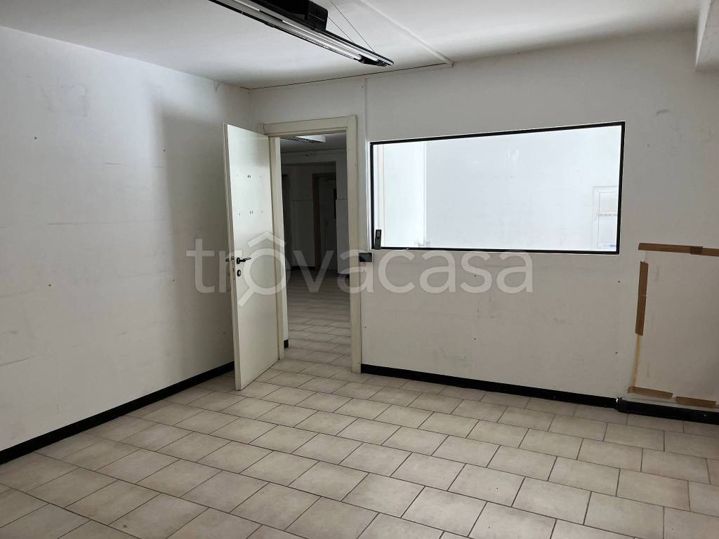 locale di sgombero in vendita a Brescia