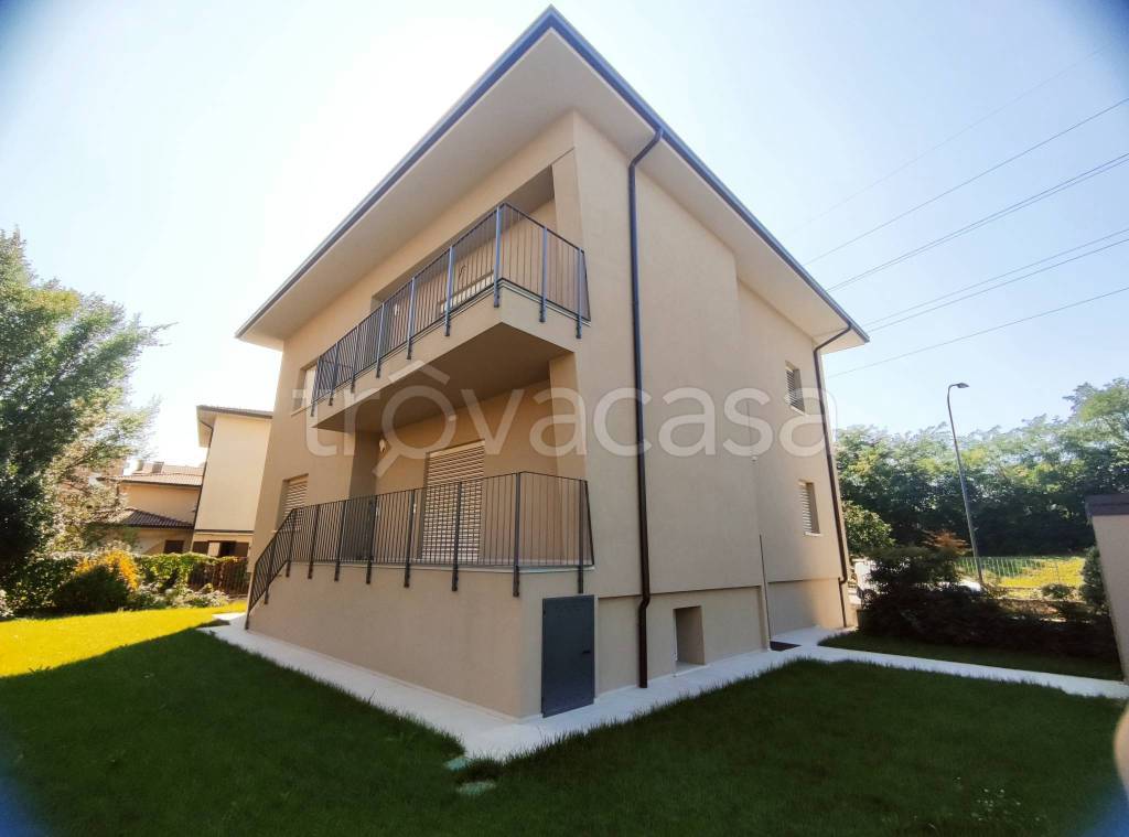casa indipendente in vendita a Brescia in zona Fiumicello