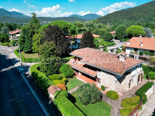 casa indipendente in vendita a Brescia in zona Crocifissa di Rosa