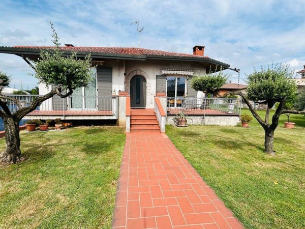 casa indipendente in vendita a Brescia in zona Chiusure