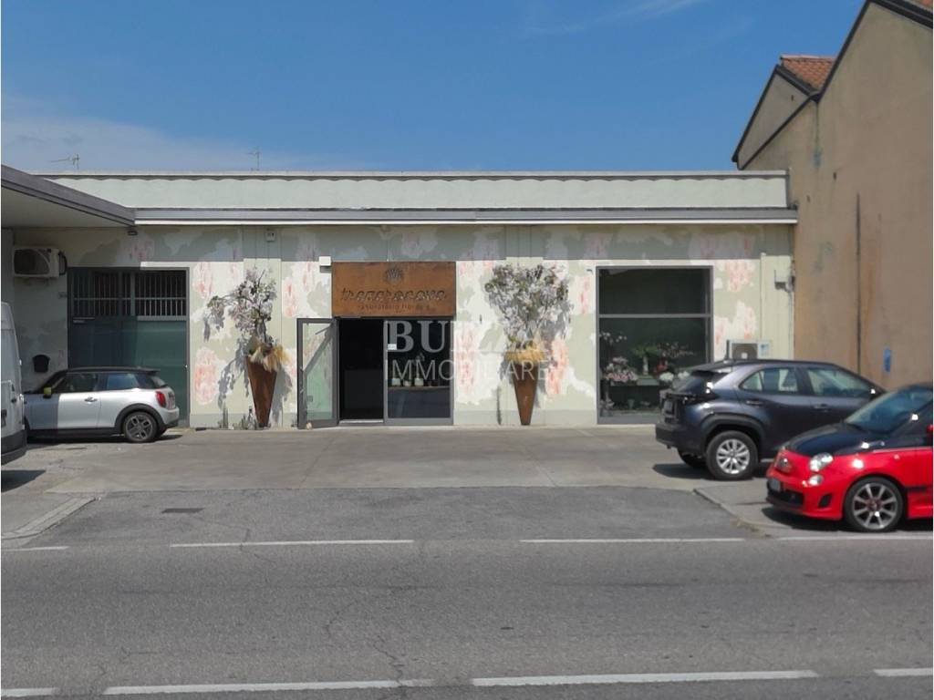 negozio in vendita a Brescia in zona Borgo Trento