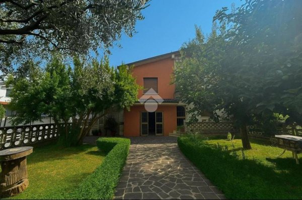 casa indipendente in vendita a Brescia in zona Villaggio Violino