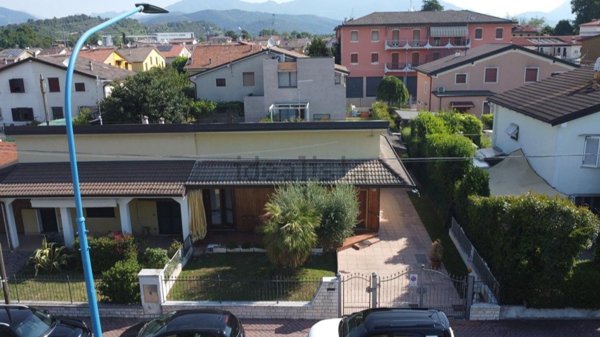 casa indipendente in vendita a Brescia in zona Villaggio Badia