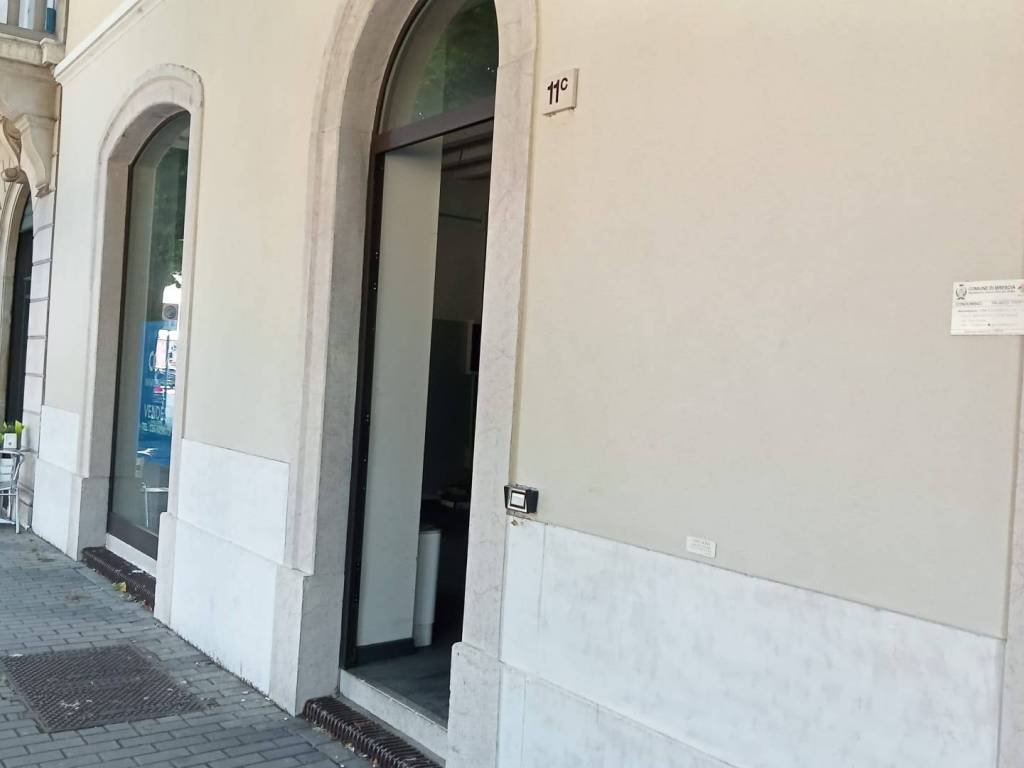 negozio in vendita a Brescia in zona Mompiano