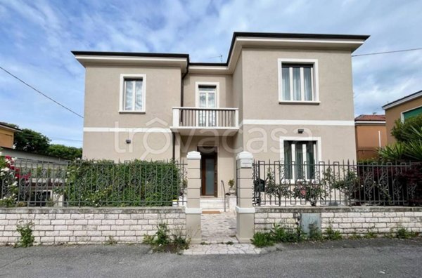 casa indipendente in vendita a Brescia in zona Fiumicello