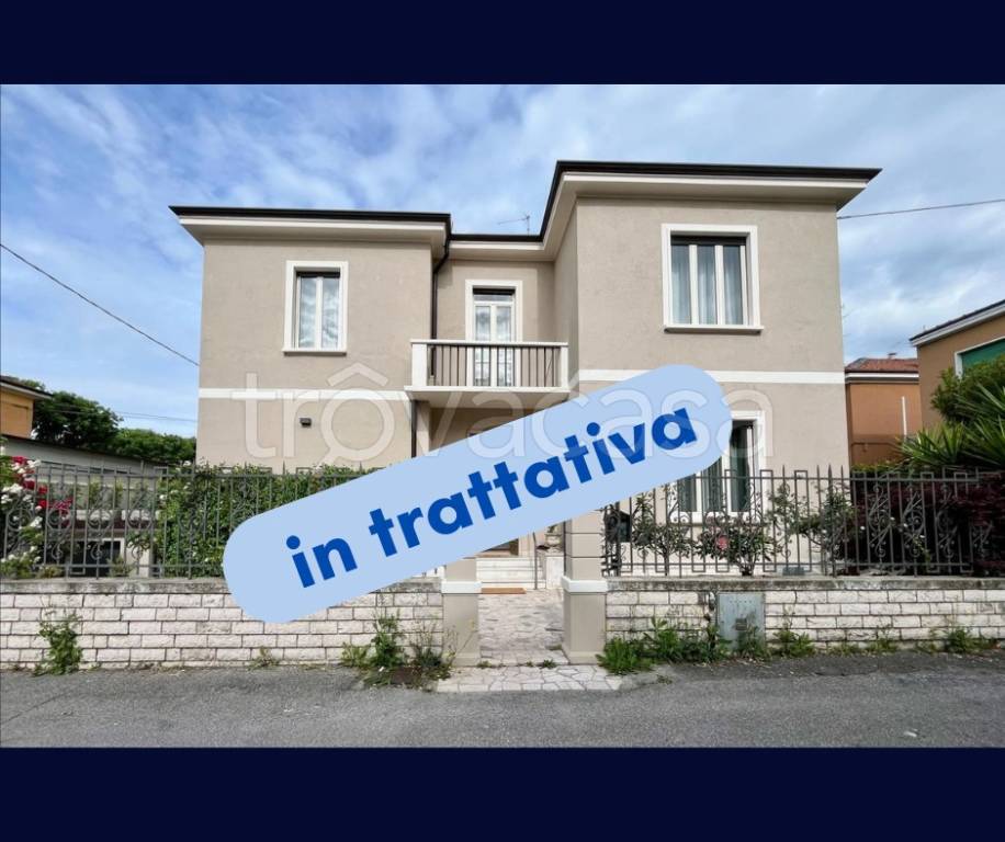 casa indipendente in vendita a Brescia in zona Fiumicello