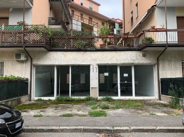locale commerciale in vendita a Brescia in zona Urago/Mella