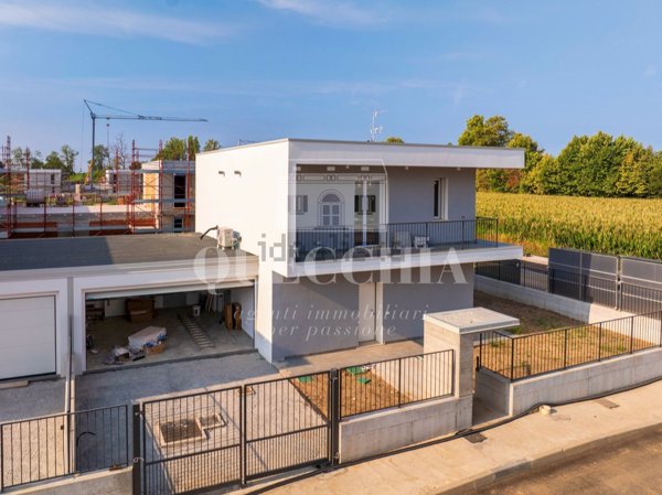 casa indipendente in vendita a Brescia in zona Volta