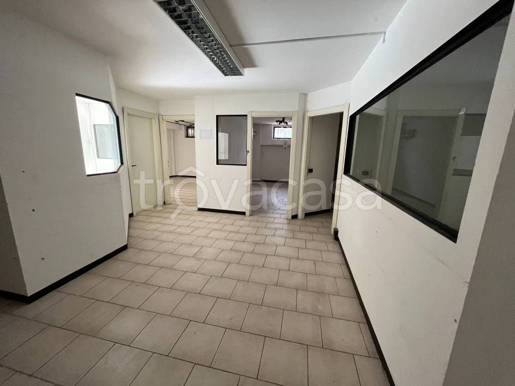 locale commerciale in vendita a Brescia