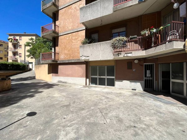 locale commerciale in vendita a Brescia in zona Volta