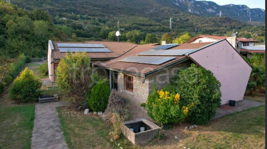 casa indipendente in vendita a Brescia in zona Caionvico