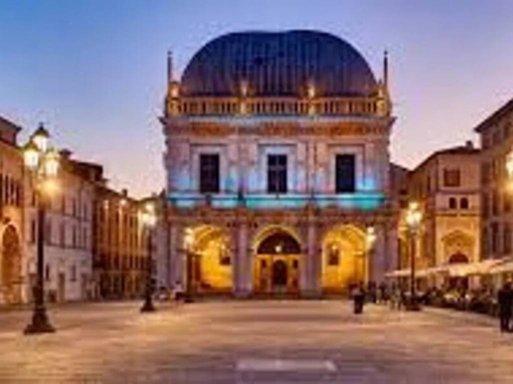appartamento in vendita a Brescia in zona Centro Storico