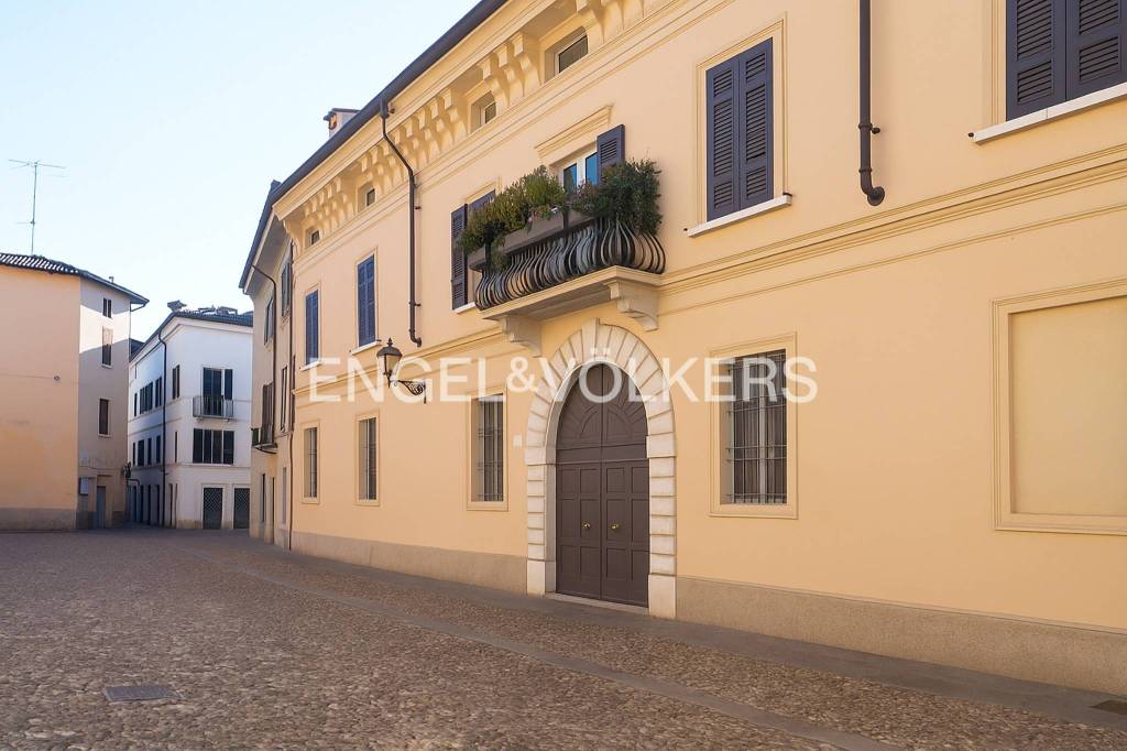 appartamento in vendita a Brescia in zona Centro Storico