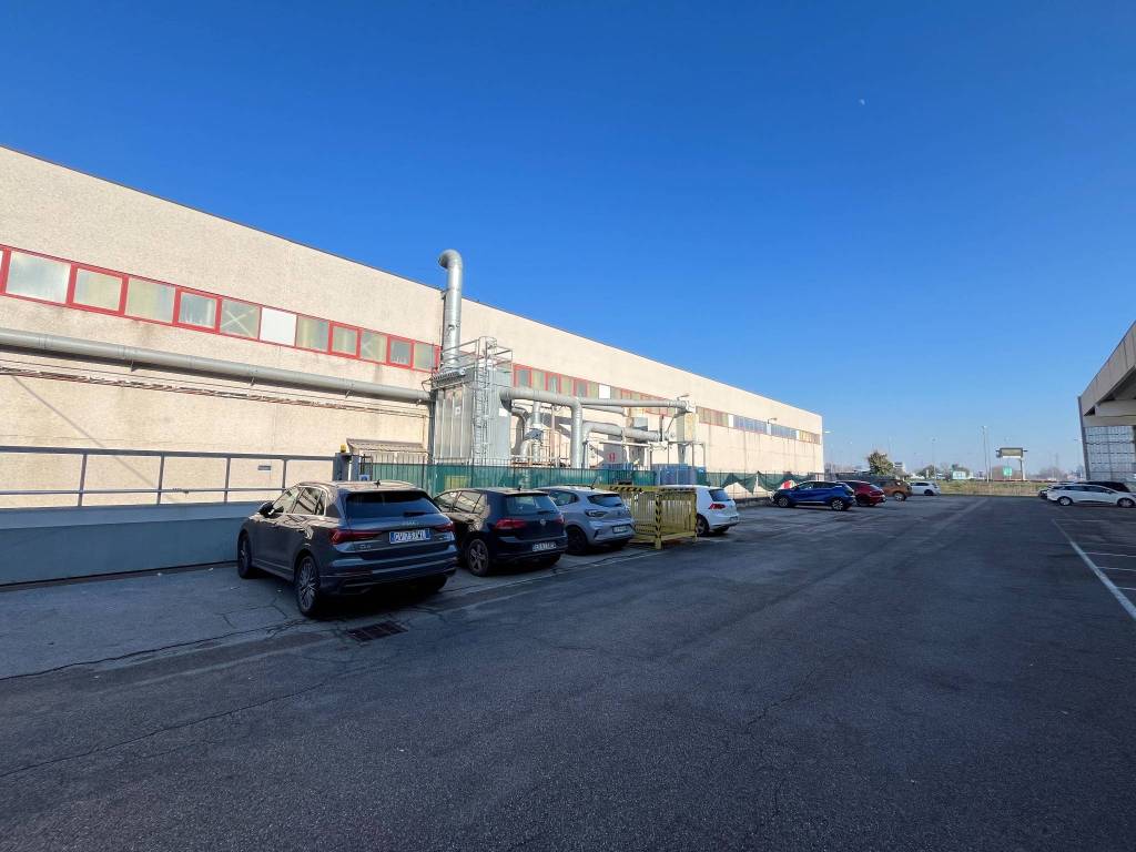 locale commerciale in vendita a Brescia in zona San Polo