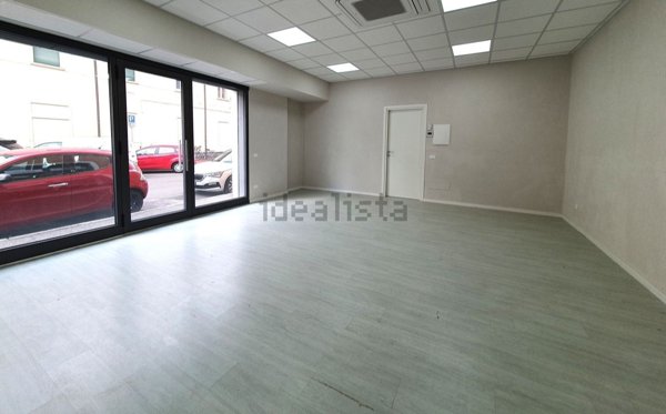 locale commerciale in vendita a Brescia