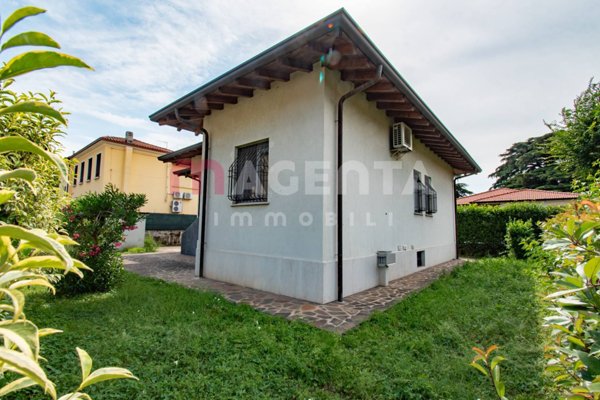 casa indipendente in vendita a Brescia