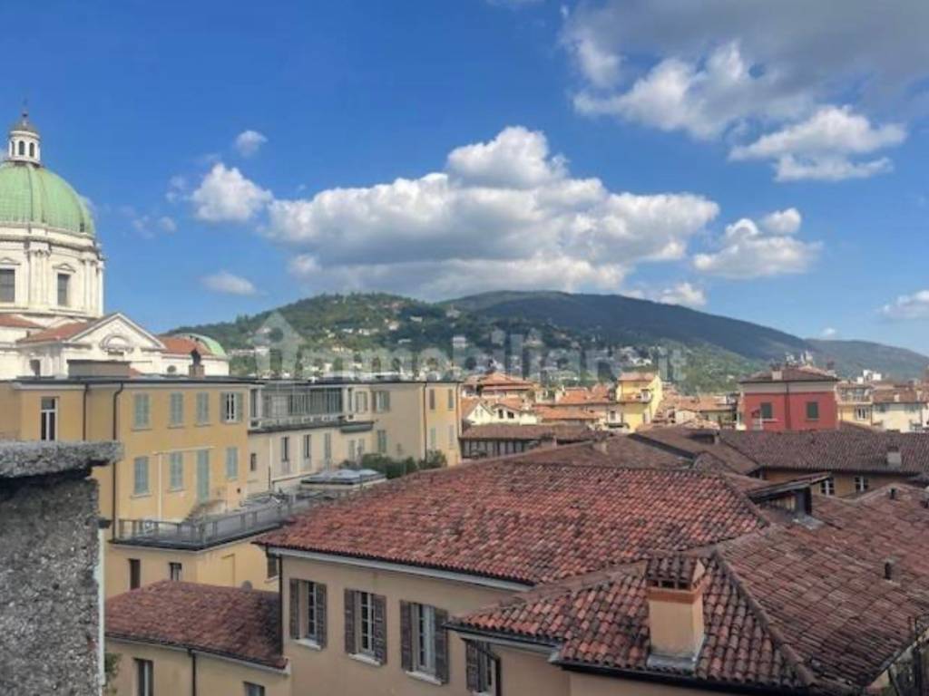 appartamento in vendita a Brescia in zona Centro Storico