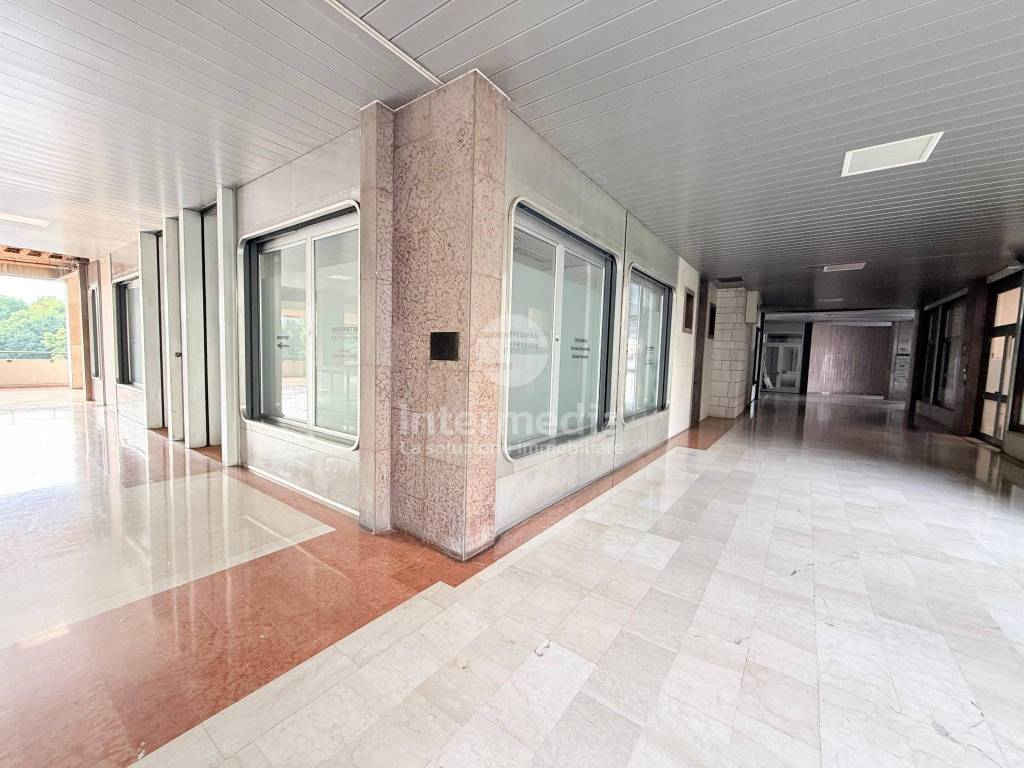 ufficio in vendita a Brescia in zona Volta