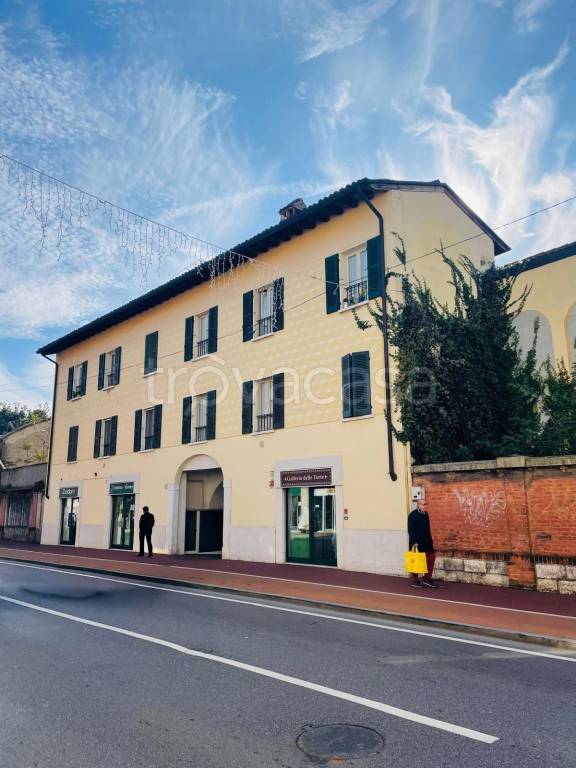 negozio in vendita a Brescia in zona Fiumicello