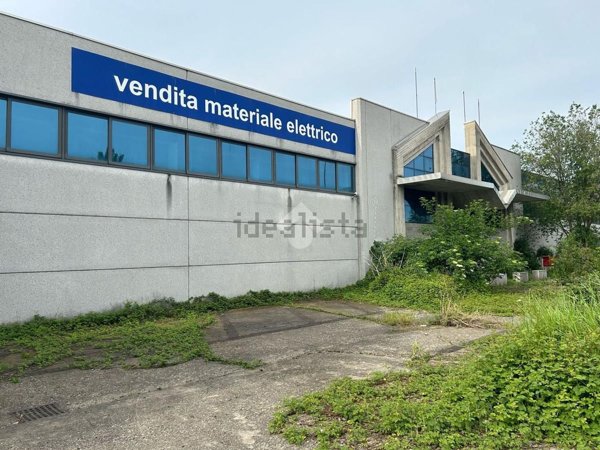 capannone in vendita a Brescia in zona Fiumicello