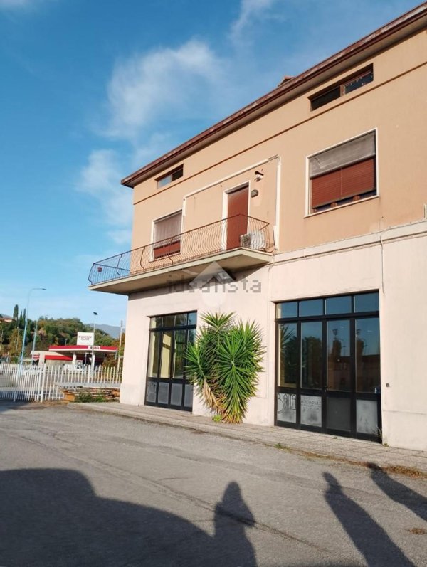 locale commerciale in vendita a Brescia in zona Villaggio Badia