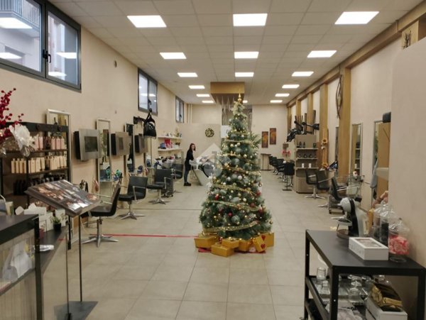 locale commerciale in vendita a Brescia in zona Casazza